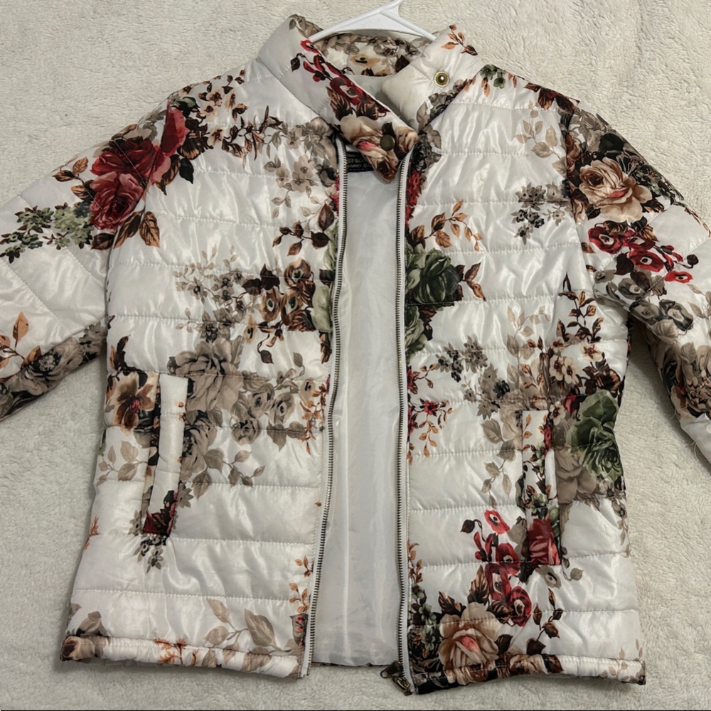 Antique Floral Women's Puffer Jacket - Multicolor